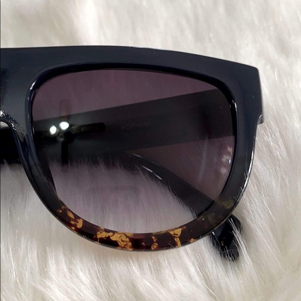 2 for $22 mix Sunglasses - Picture 4 of 5